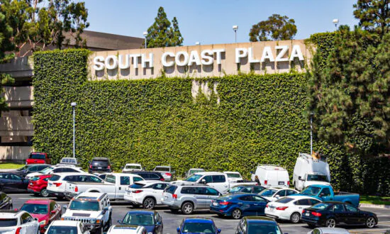 Masked Robbers Storm South Coast Plaza in Costa Mesa