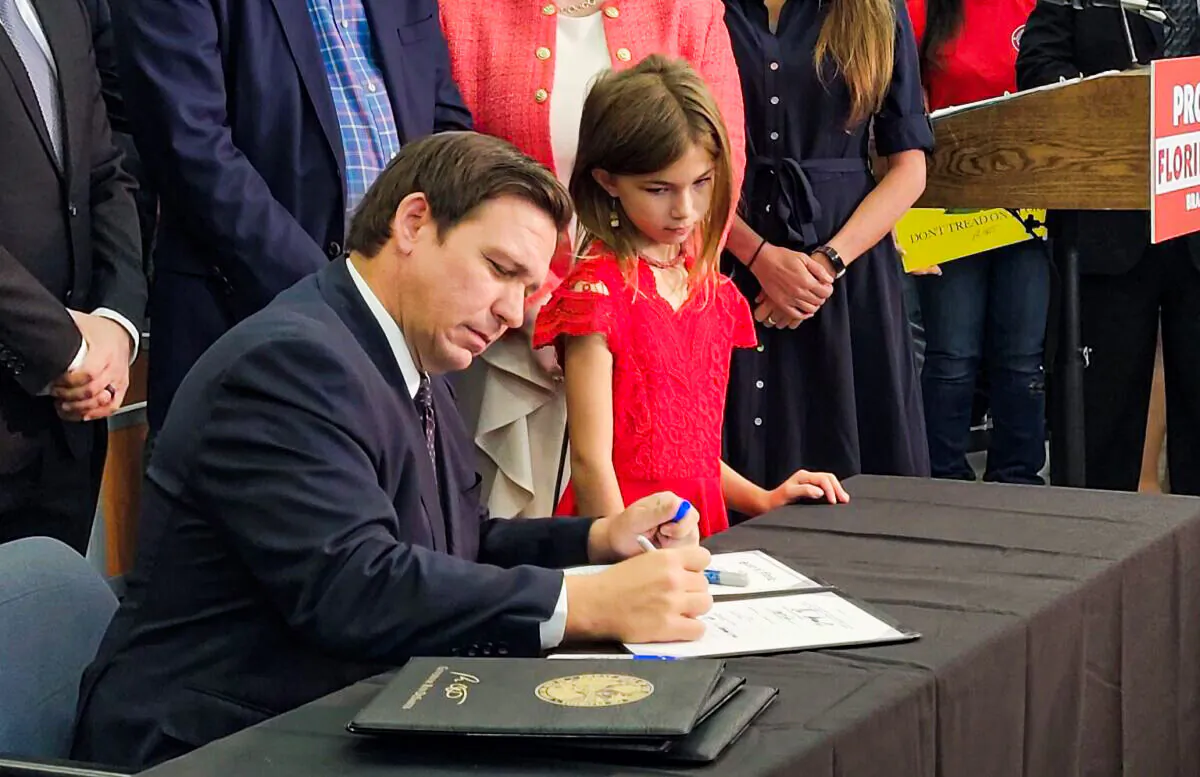 Gov. Ron DeSantis signs bills countering vaccine and mask mandates in Brandon, Fla., on Nov. 18, 2021. (Jannis Falkenstern/The Epoch Times)