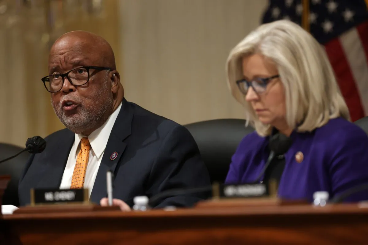 Rep. Bennie Thompson (D-Miss.), chairman of the House of Representatives panel investigating the Jan. 6 U.S. Capitol breach, sitting beside panel Vice Chair Liz Cheney (R-Wyo.), speaks in Washington on Oct. 19, 2021. (Alex Wong/Getty Images)