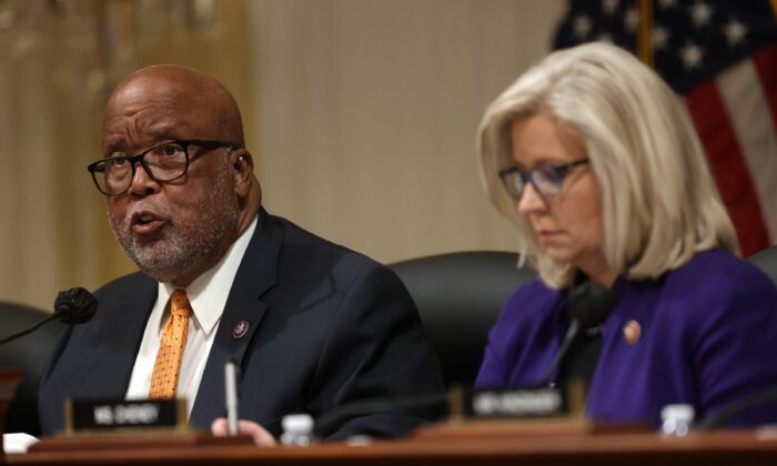 Rep. Bennie Thompson (D-Miss.), chairman of the House of Represenatatives panel investigating the Jan. 6 U.S. Capitol breach, sitting beside panel vice chair Rep. Liz Cheney (R-Wyo.), speaks in Washington on Oct. 19, 2021. (Alex Wong/Getty Images)