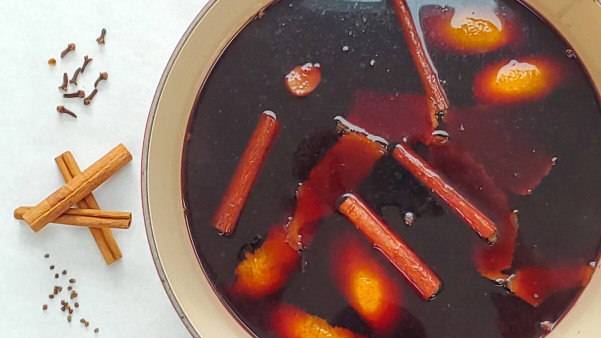 Gløgg, a Norwegian mulled wine, is a popular holiday and winter tradition in Norway and throughout the diaspora. (Sarah Nasello)