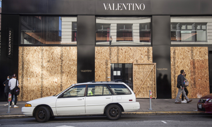 A series of smash-and-grab robberies has left stores with boarded up windows on Nov. 22, 2021. (Lear Zhou/The Epoch Times)