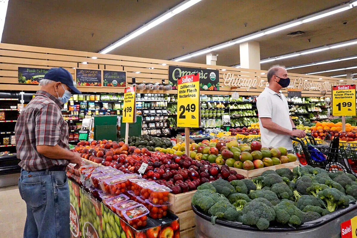 Customers shop for produce at a supermarket in Chicago, Ill., on June 10, 2021. (Scott Olson/Getty Images)