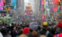Thanksgiving Traditions Return to US: Football, Family, and Parades