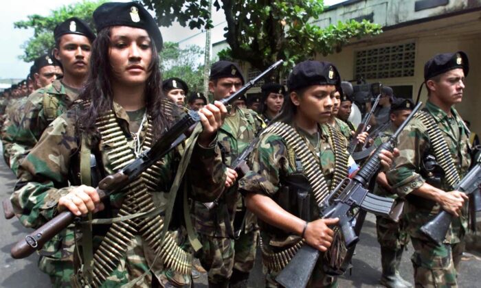 In this file photo taken in 2001, guerrillas of the Marxist Revolutionary Armed Forces of Colombia (FARC) march in a military parade in San Vicente, Colombia. (Luis Acosta/AFP via Getty Images)