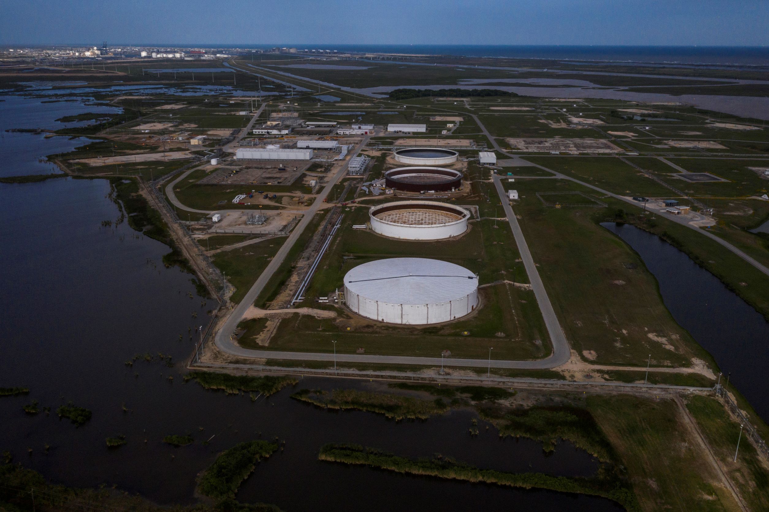 Another 45 Million Barrels of Crude Oil to be Released From Strategic Petroleum Reserve: DOE - Vimarsana News