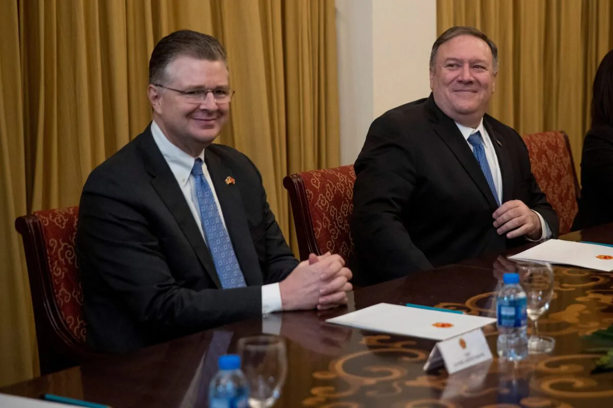 U.S. Secretary of State Mike Pompeo (R) and U.S. Ambassador to Vietnam Daniel Kritenbrink (L) attend a meeting with Vietnamese Foreign Minister Pham Binh Minh at the Ministry of Foreign Affairs in Hanoi, Vietnam, on Febr. 26, 2019. (Andrew Harnik/Pool via Reuters)
