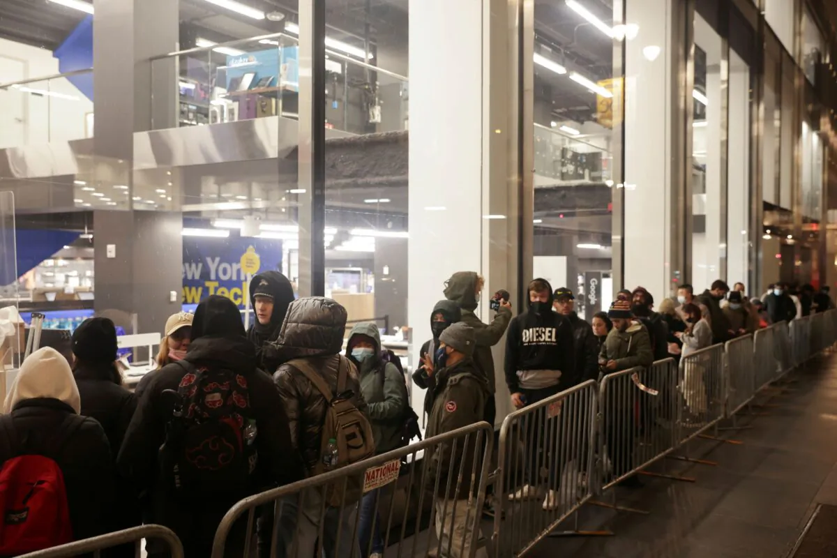 People wait in line at Best Buy before Black Friday sales in the Manhattan borough of New York City, N.Y., on Nov. 26, 2021. (Jeenah Moon/Reuters)