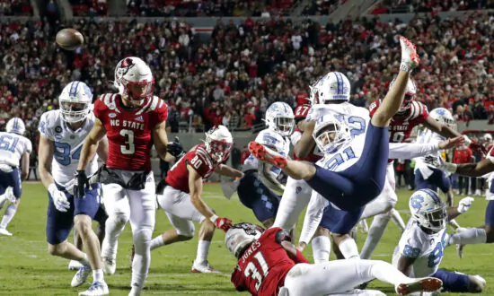 College Football Highlight: Wild Finish as Wolfpack Beat Tar Heels