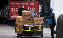 Amazon Exec Says Omicron’s Impact on Holiday Spending Uncertain