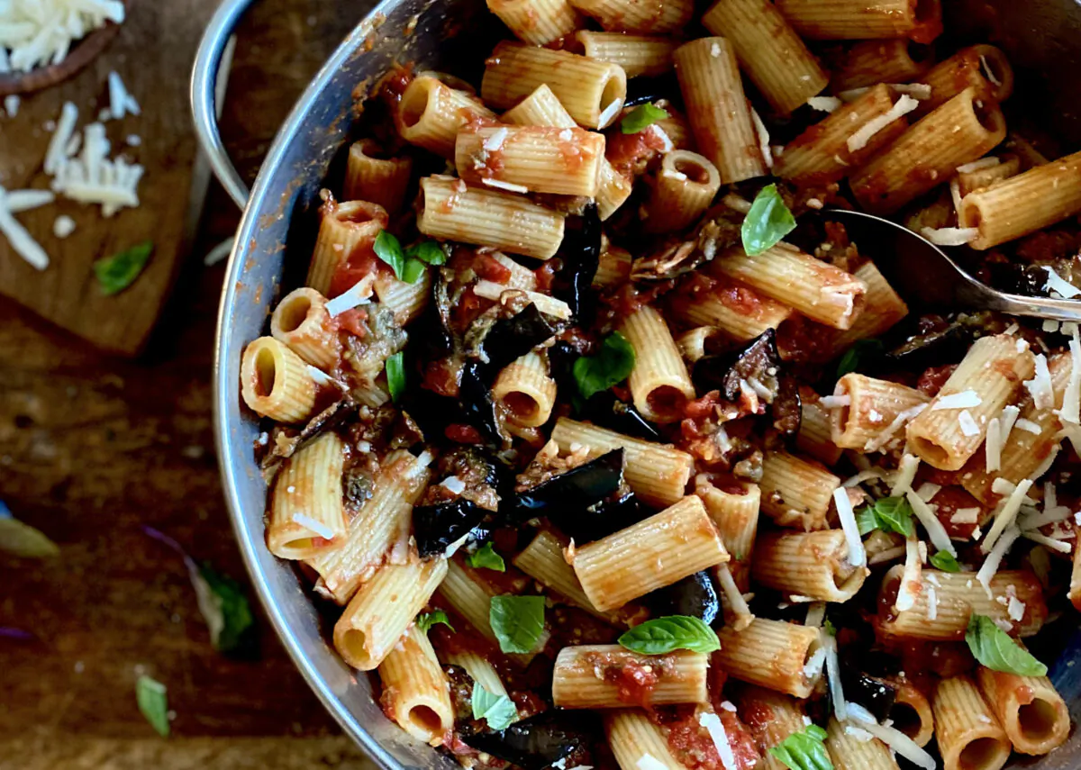 Canned crushed Italian plum tomatoes makes this traditionally summery dish enjoyable year-round. (Lynda Balslev for Tastefood)