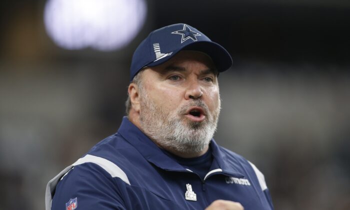 Dallas Cowboys head coach Mike McCarthy is seen on the field before the game against the New York Giants at AT&T Stadium, in Arlington, Texas, on Oct. 3, 2021. (Tim Heitman/USA TODAY Sports via Field Level Media)