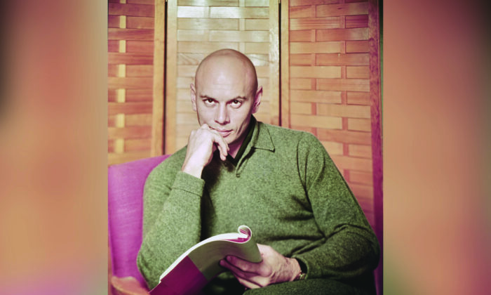 "The King and I" star Yul Brynner with a movie script circa 1960. (Archive Photos/Getty Images)