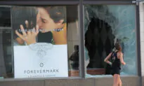 Organized Burglars Loot Stores During Black Friday in Chicago