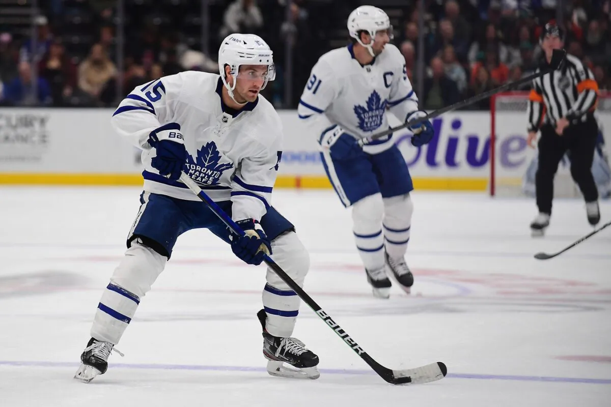 Toronto Maple Leafs (C) Alexander Kerfoot (15) controls the puck against the Anaheim Ducks during the second period at Honda Center in Anaheim, Calif., on Nov 28, 2021. (Gary A. Vasquez-USA TODAY Sports via Field Level Media)