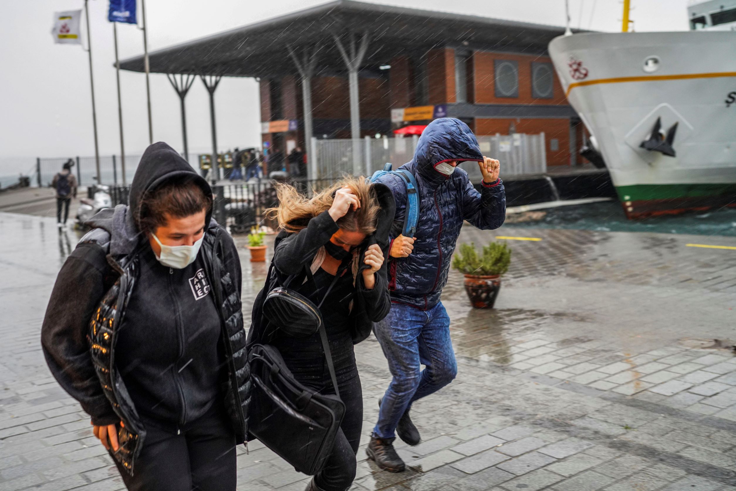 Storm With High Winds Pounds Istanbul; 4 Dead, Several Hurt - Vimarsana News
