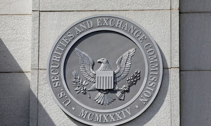  seal of the U.S. Securities and Exchange Commission (SEC) at their headquarters in Wash., on May 12, 2021. (Andrew Kelly/Reuters)