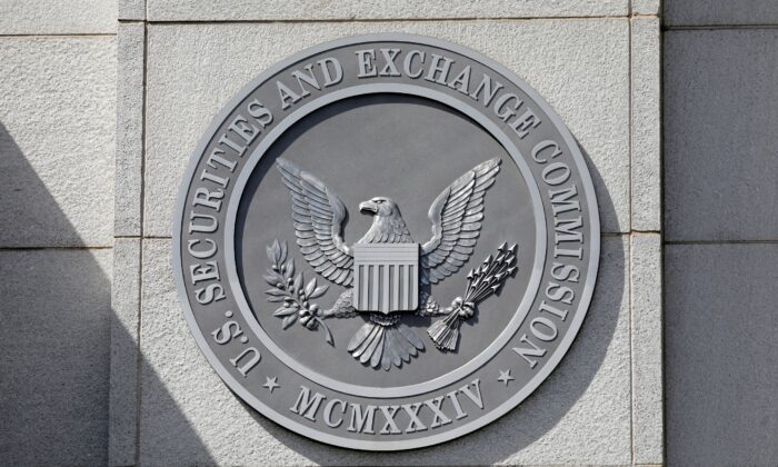 The seal of the U.S. Securities and Exchange Commission (SEC) at their headquarters in Washington, on May 12, 2021. (Andrew Kelly/Reuters)