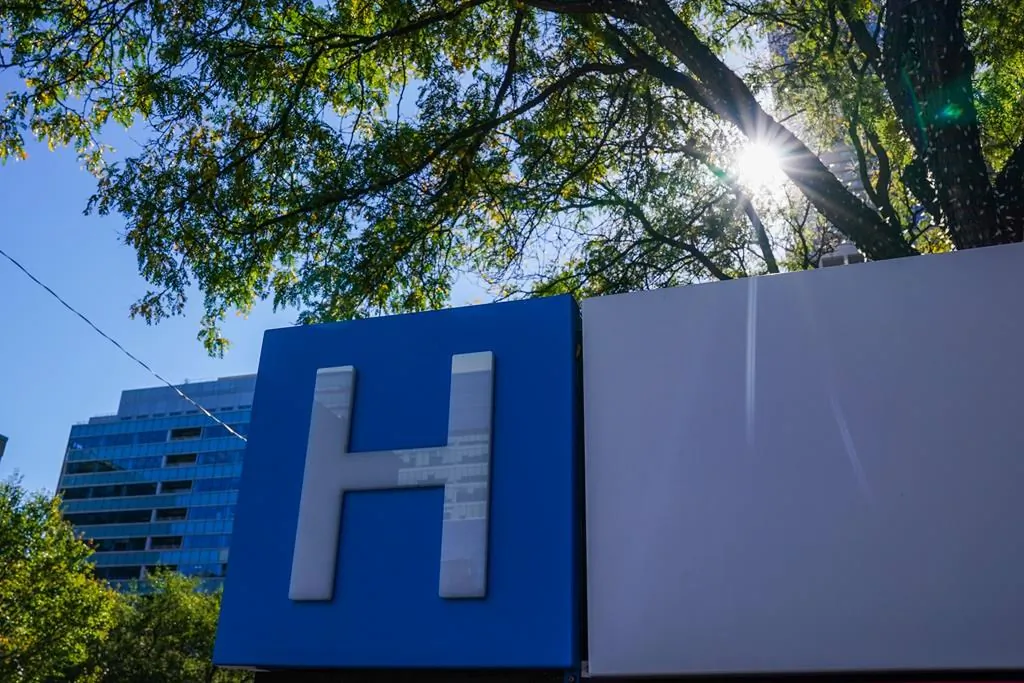 The entrance sign to the Mount Sinai Hospital in Toronto is seen on Oct. 19, 2021. (The Canadian Press/Evan Buhler)