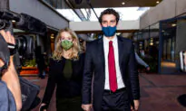 Theranos’ Holmes Testifies She Was Abused by Ex-Partner Balwani