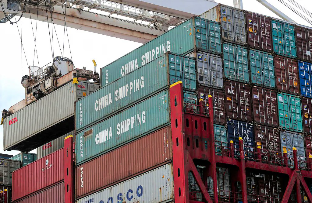 A shipping container is offloaded from East China Sea container ship at the Port of Oakland in Oakland, Calif., on June 20, 2018. (Justin Sullivan/Getty Images)