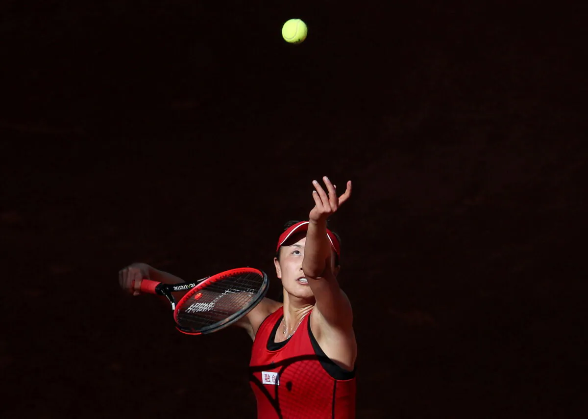China's Peng Shuai in action against Spain's Garbine Muguruza during their round of 64 match in Madrid, Spain on May 6, 2018. (Susana Vera/Reuters)