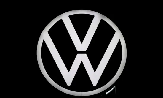 Volkswagen Expects Battery, Raw Material Drive to Cost up to $34 Billion