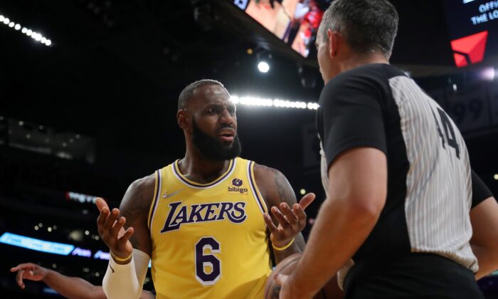 Los Angeles Lakers forward LeBron James (6) reacts to an official during the first half against the Sacramento Kings at Staples Center in Los Angeles on Nov. 26, 2021. (Kiyoshi Mio/USA TODAY Sports via Field Level Media)