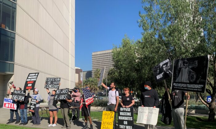 A group of leftists and independent liberal activists in California rallied on Nov. 30 to protest LAPD's COVID-19 vaccine mandate. (Linda Jiang/The Epoch Times)