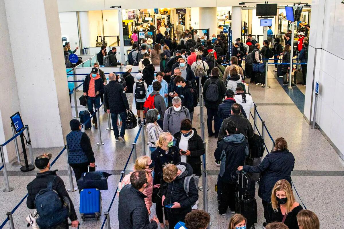 Passengers wait in line inside the terminal at Newark Liberty International Airport in Newark, New Jersey, on Nov. 24, 2021. (Eduardo Munoz/Reuters)