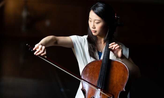 Shen Yun Performing Arts cellist Yuchien Yuan. (Larry Dye/Shen Yun Performing Arts)