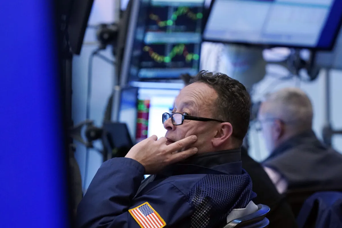 Traders work on the floor of the New York Stock Exchange, on  Dec. 1, 2021. (Richard Drew/AP Photo)