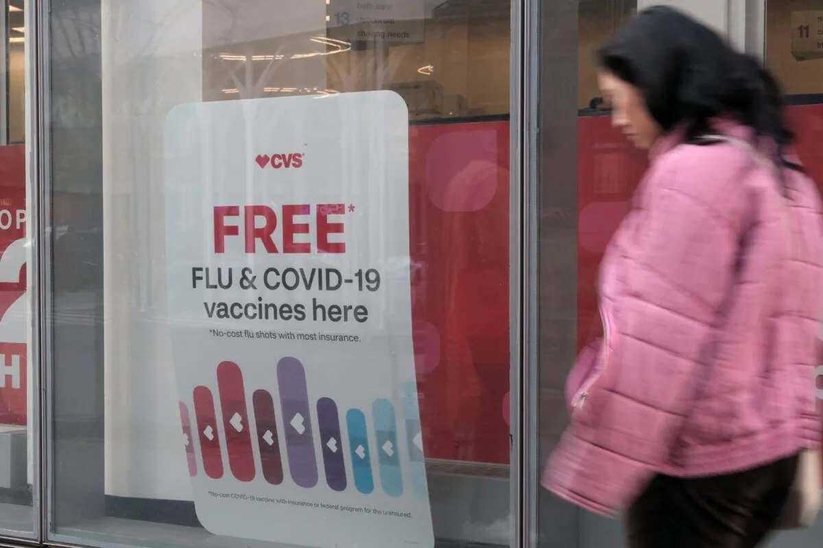 A sign at a drug store advertises the COVID-19 vaccine on November 19, 2021 in New York City. (Spencer Platt/Getty Images)