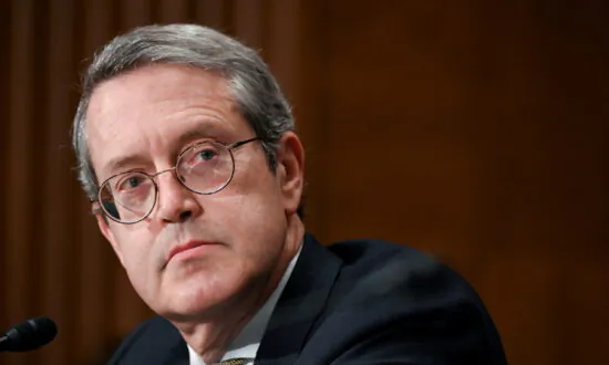 Fed’s Quarles Says Regulatory Overkill Could Stifle Stablecoin Innovation