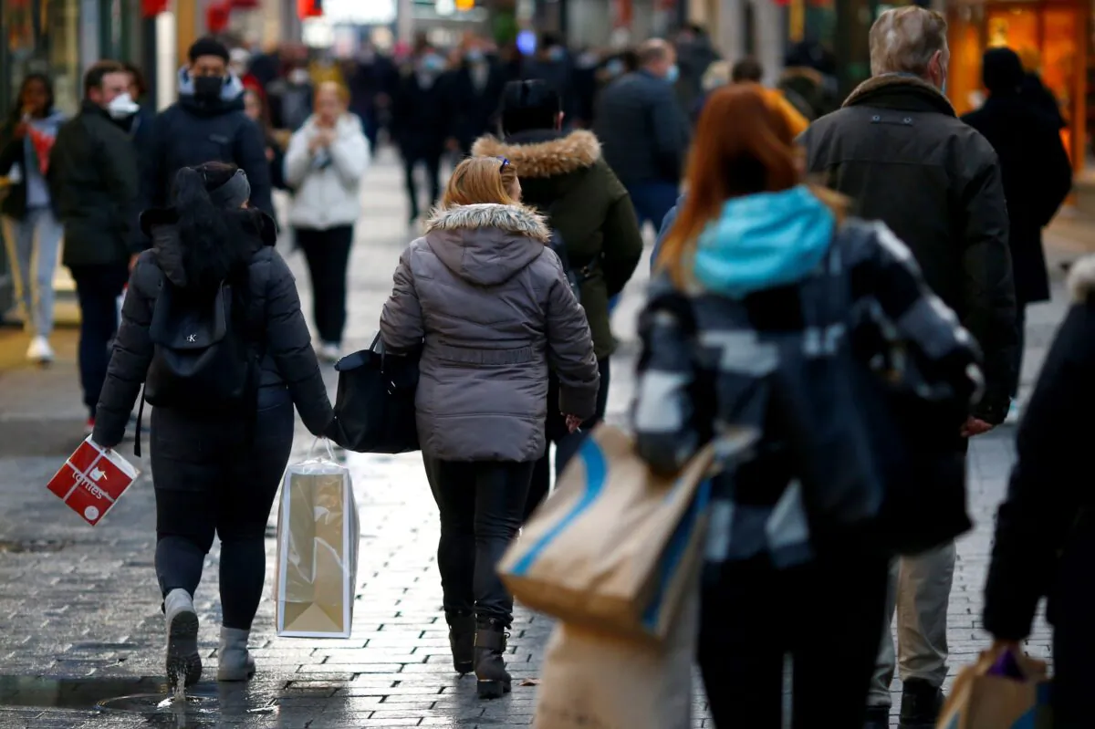 People carry bags on Hohe Strasse shopping street as the spread of the coronavirus disease (COVID-19) continues in Cologne, Germany, on Dec. 1, 2021. (Thilo Schmuelgen/Reuters)