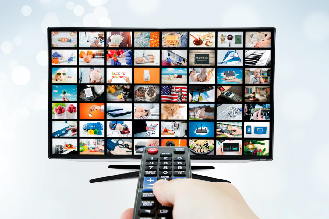 While lockdowns across the country slowed the spread of COVID, it more than doubled the amount of time Australians spent with their eyes glued to the small screen.(Proxima Studio/Shutterstock)