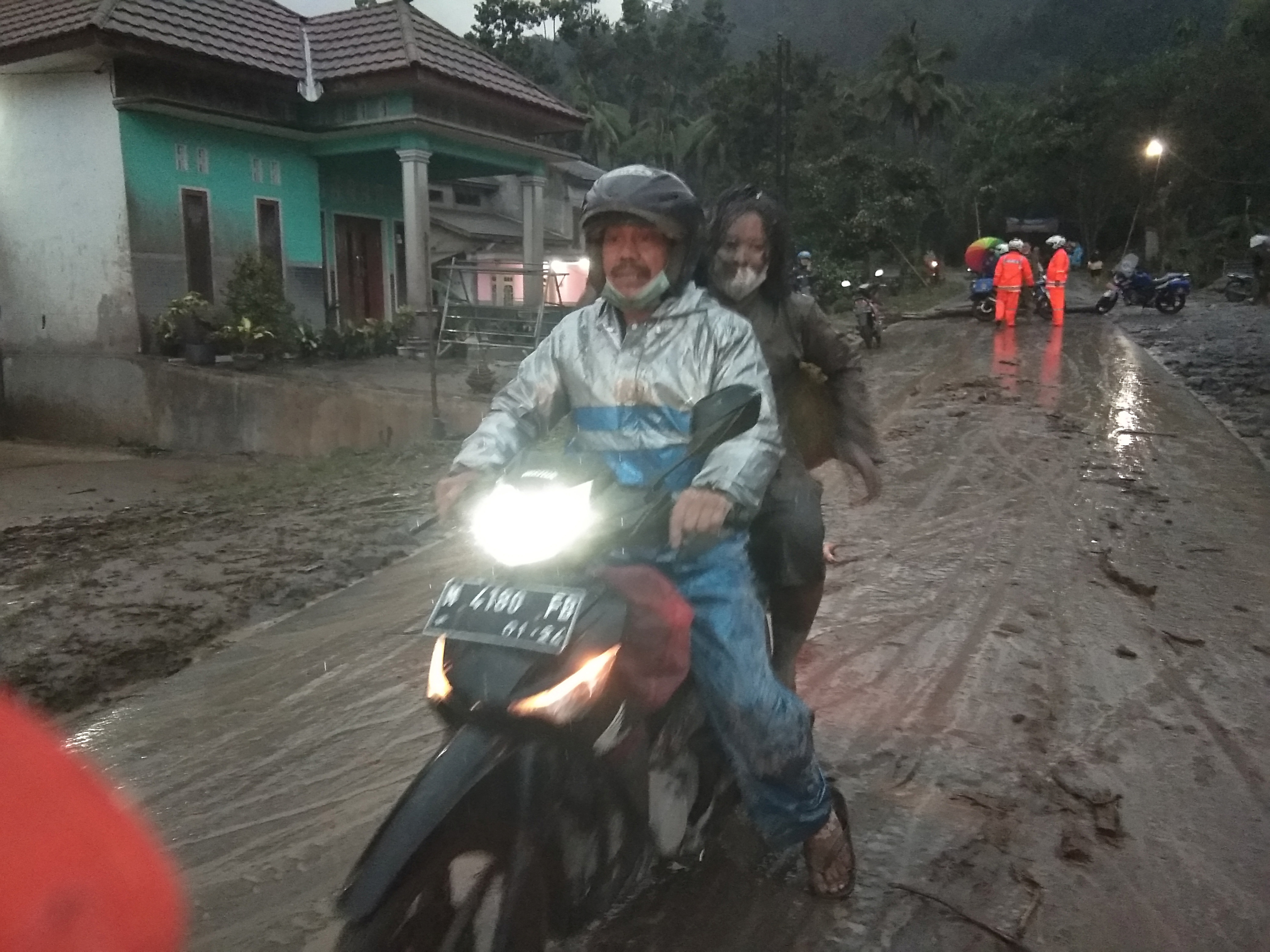 Indonesia's Semeru Volcano Spews Ash, Killing One, Injuring Dozens - Vimarsana News