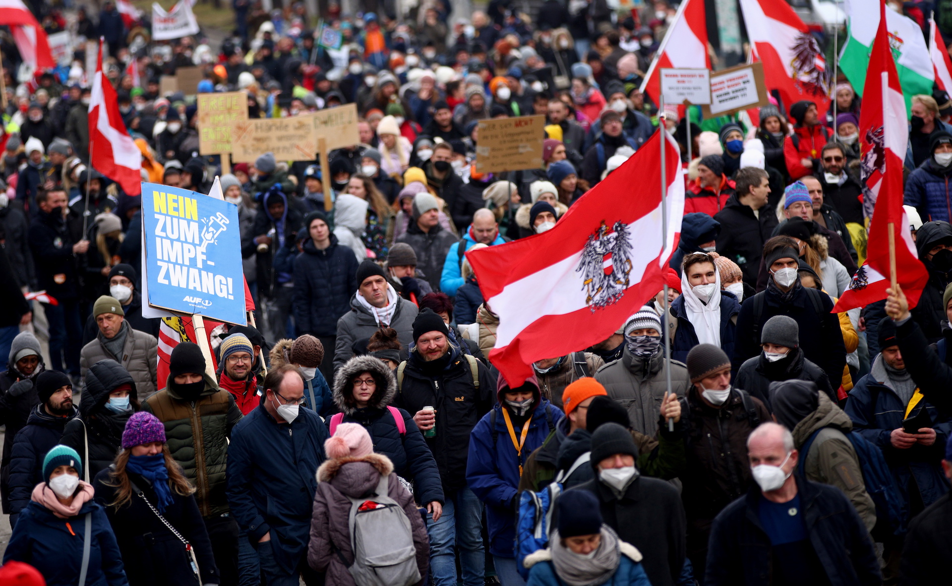 More Than 40,000 March in Vienna Against Coronavirus Lockdown - Vimarsana News