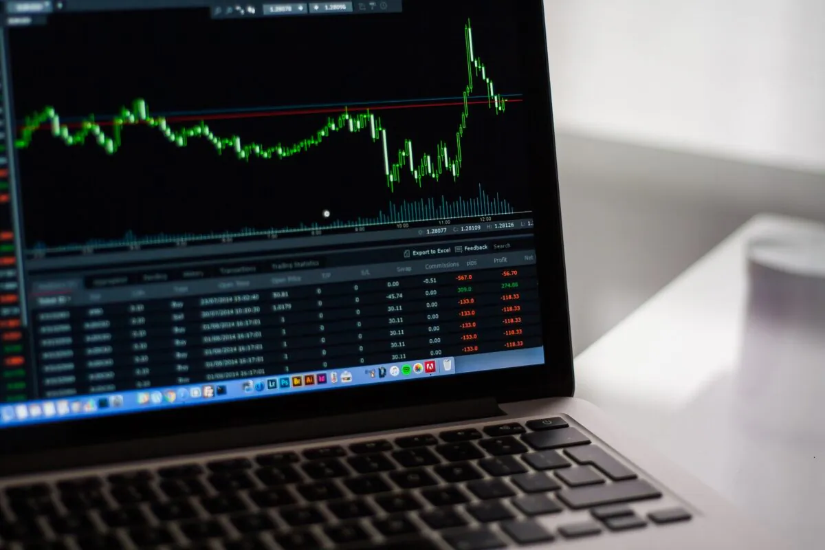 Stock photo of a stock market chart. (StockSnap/Pixabay)