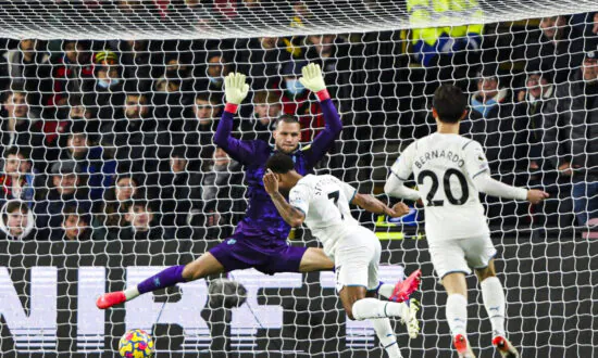 Chelsea Knocked Off Top Spot in EPL; Newcastle Gets 1st Win