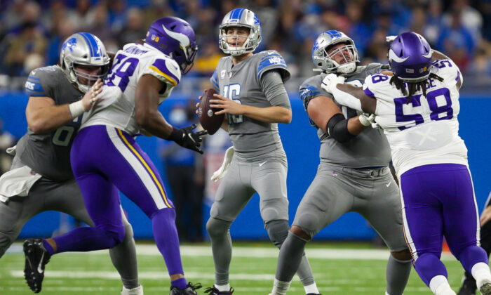Detroit Lions quarterback Jared Goff (16) looks for an open man during the fourth quarter against the Minnesota Vikings at Ford Field,  Detroit, on Dec 5, 2021. (Raj Mehta/USA TODAY Sports via Reuters)