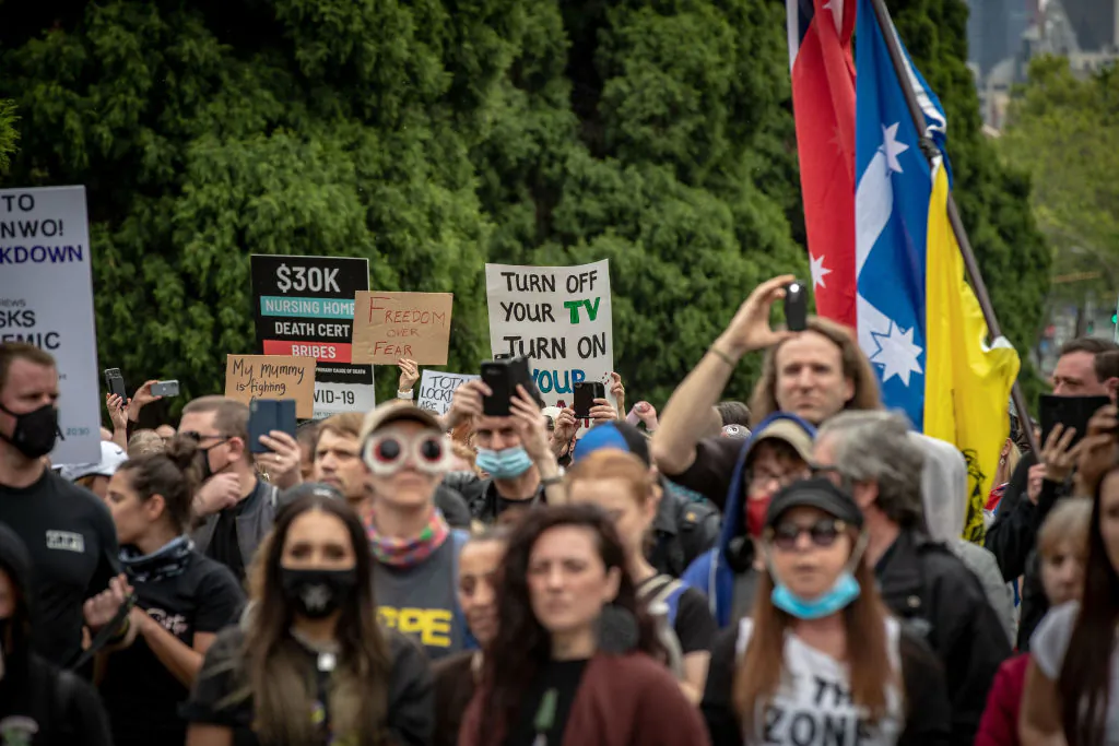 A large crowd gathers to protest at the Shrine of Remembrance on October 23, 2020 in Melbourne, Australia. (Photo by Darrian Traynor/Getty Images)