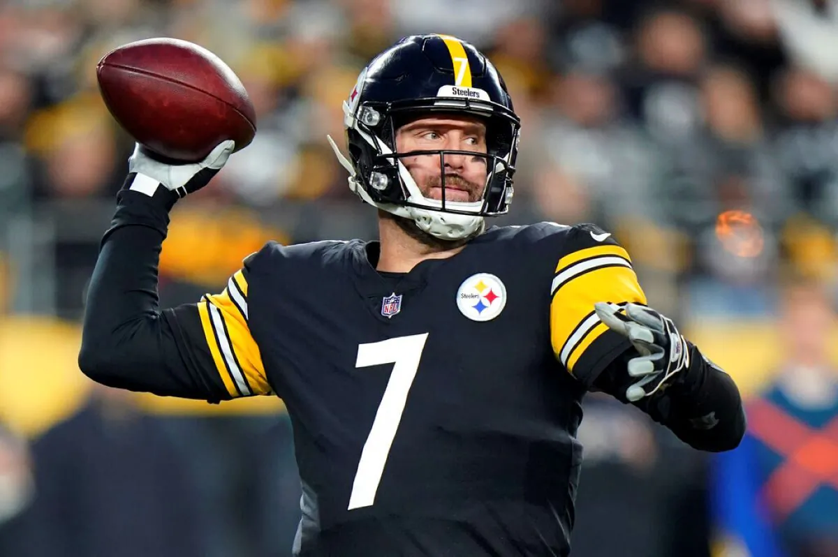Pittsburgh Steelers quarterback Ben Roethlisberger (7) passes against the Baltimore
Ravens during the first half of an NFL football game in Pittsburgh, on Dec. 5, 2021. (Gene J. Puskar/AP Photo)