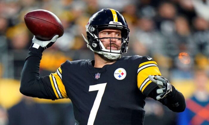 Pittsburgh Steelers quarterback Ben Roethlisberger (7) passes against the Baltimore
Ravens during the first half of an NFL football game in Pittsburgh, on Dec. 5, 2021. (Gene J. Puskar/AP Photo)