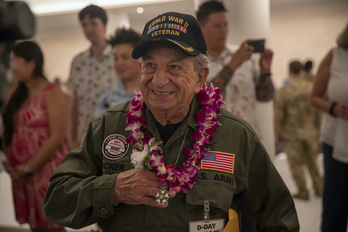 A World War II veteran shows his French Legion of Honor medal during an 80th Anniversary Pearl Harbor Remembrance event in Oahu, Hawaii. (U.S. Navy photo by Mass Communication Specialist 2nd Class Aja Bleu Jackson)