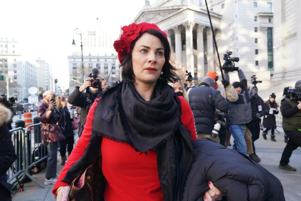 Sarah Ransome, a victim of Jeffery Epstein, arrives for the trial of Ghislaine Maxwell at the Thurgood Marshall United States Courthouse in New York City on Nov. 29, 2021. (Ryan R. Smith / AFP)