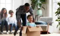Number of US Households With Married Couple and Children Falls to Record Low