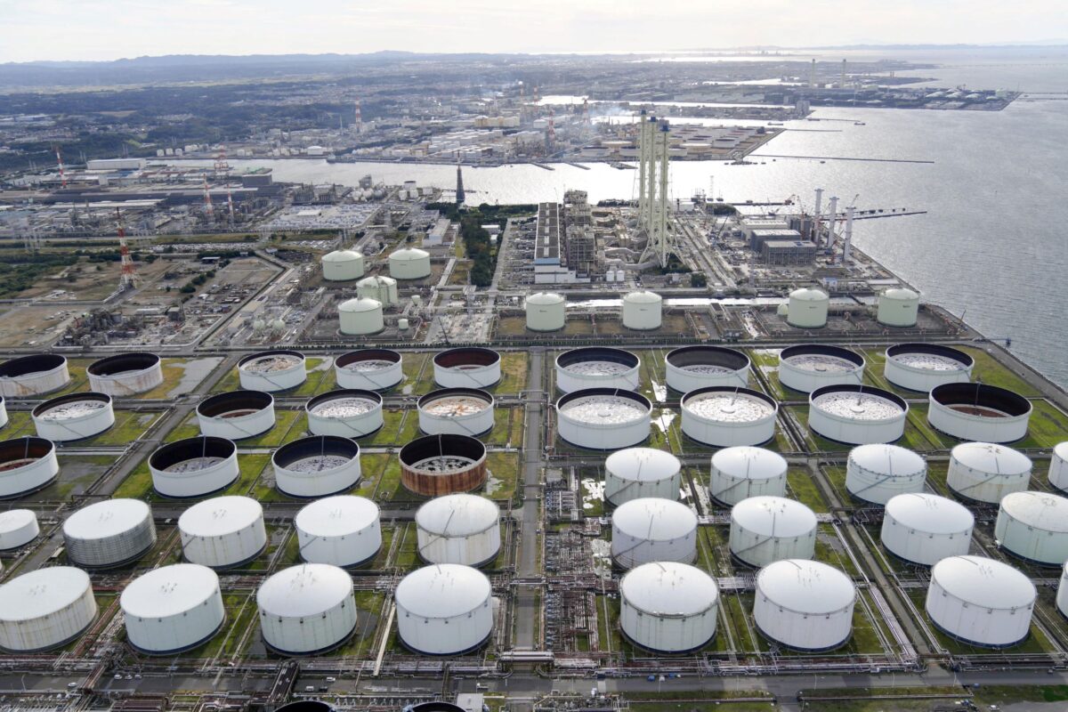 NextImg:Oil Hits Lowest Since 2021 on Banking Fears
