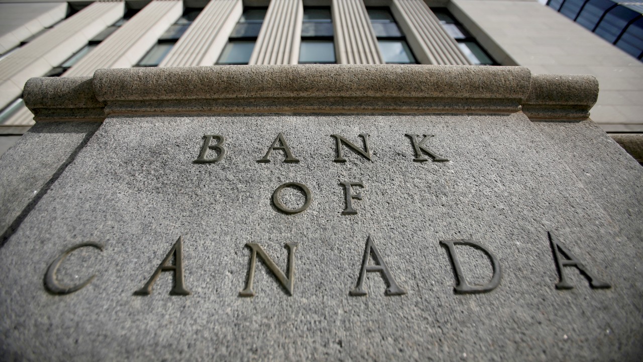 Bank of Canada Keeps Interest Rates Unchanged, Warns of Omicron Uncertainty - Vimarsana News