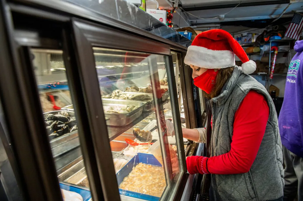 An employee fills a container with minced clam meat at a store in Revere, Mass., on Dec. 23, 2020. (Joseph Prezioso/AFP via Getty Images)